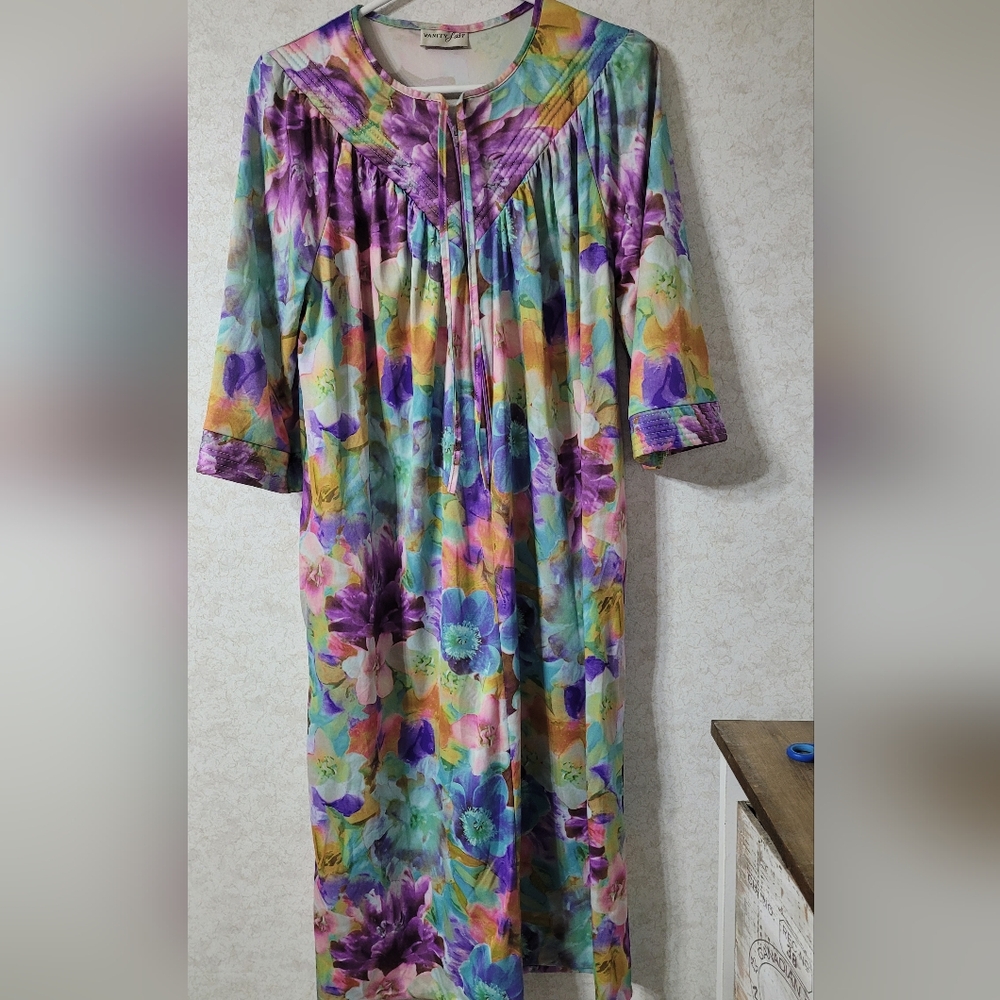 Vanity Fair vintage floral housecoat nightgown S/M Mumu Grandmacore